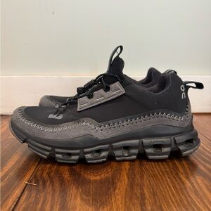 On Running Cloud women’s Sneakers in Black and Gray